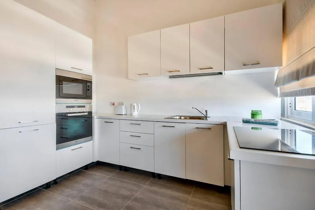 Vallettastay - Harbor View Gem -Sea View 2 Bed Apt