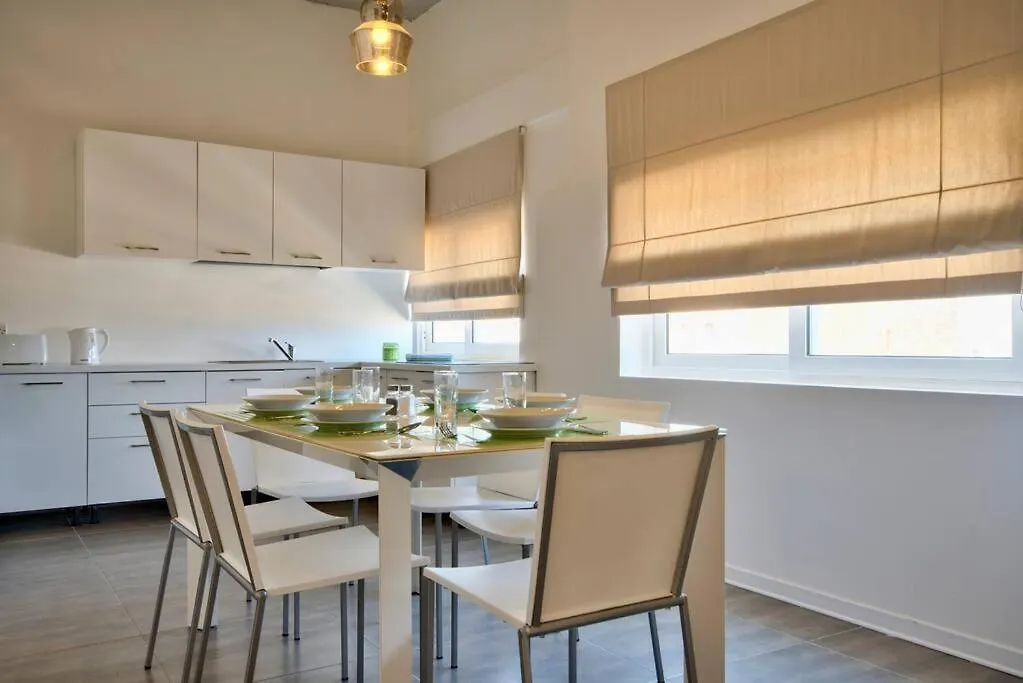 Vallettastay - Harbor View Gem -Sea View 2 Bed Apt Valletta
