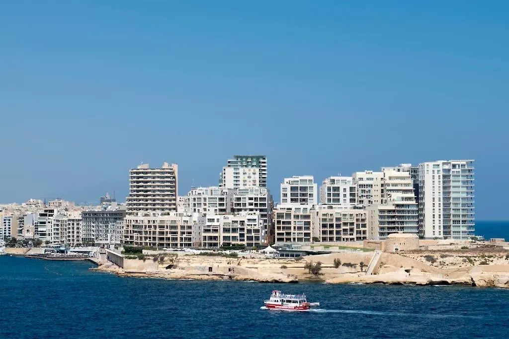 Vallettastay - Harbor View Gem -Sea View 2 Bed Apt 0*, Valletta Malta